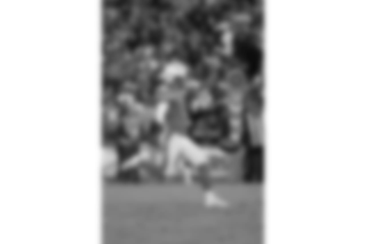 Chargers lose 16-19 against the Oakland Raiders at Qualcomm Stadium.