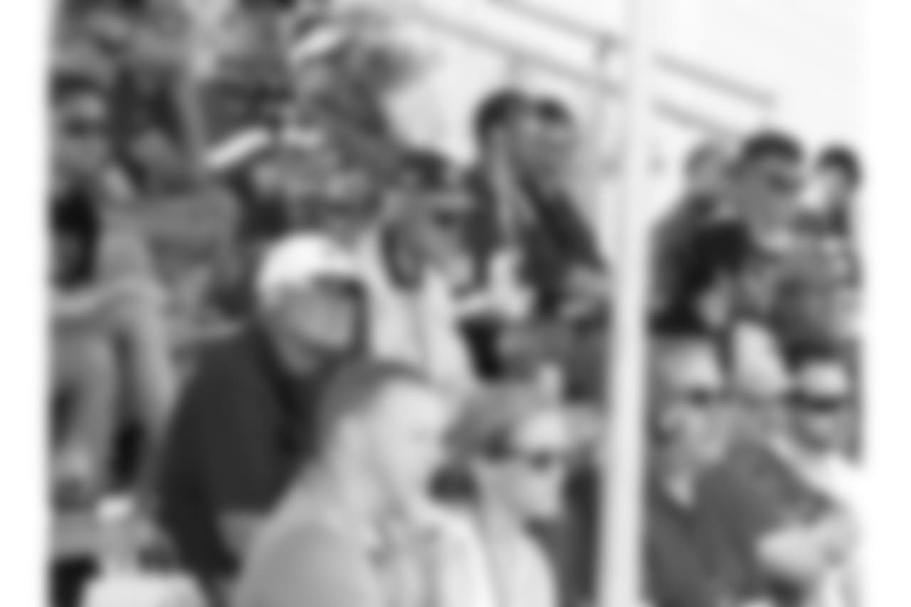 Kansas City Chiefs fans got their first look at the Chiefs in action at a live practice during Minicamp on Wednesday.