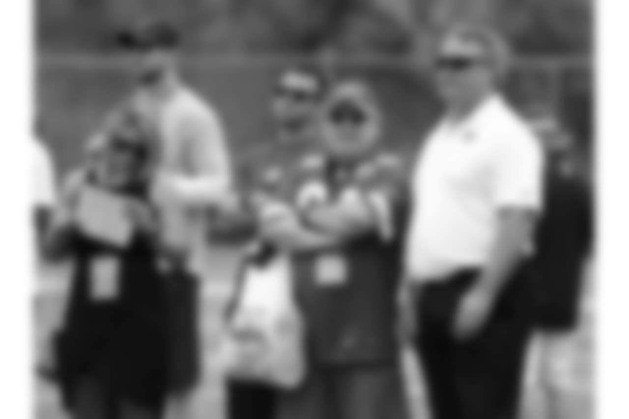 Kansas City Chiefs fans got their first look at the Chiefs in action at a live practice during Minicamp on Wednesday.