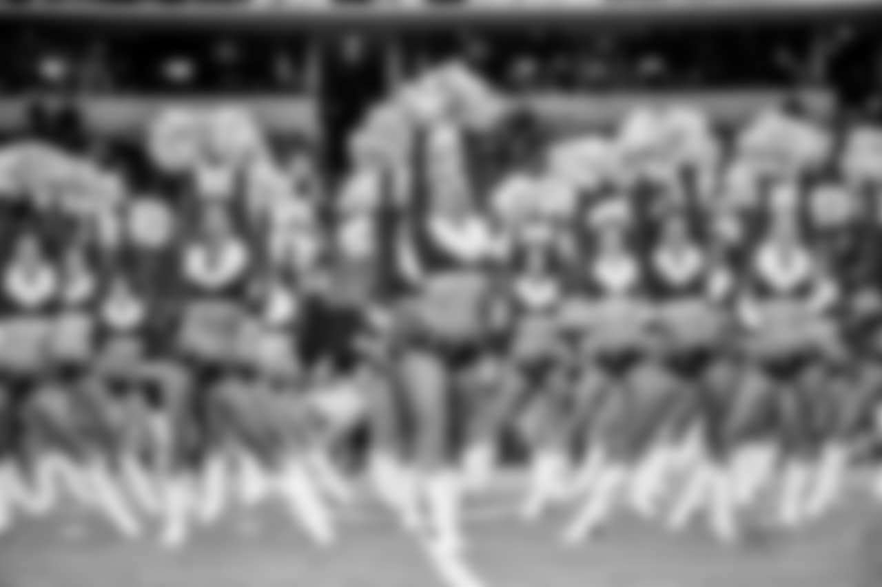 20171224_dal_cheers_selects_jj65392.jpg