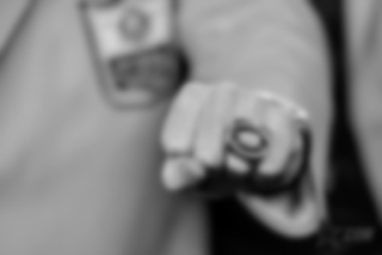 20171119_dal_jerry_jones_halftime_hof_ring_selects_jj57548.jpg