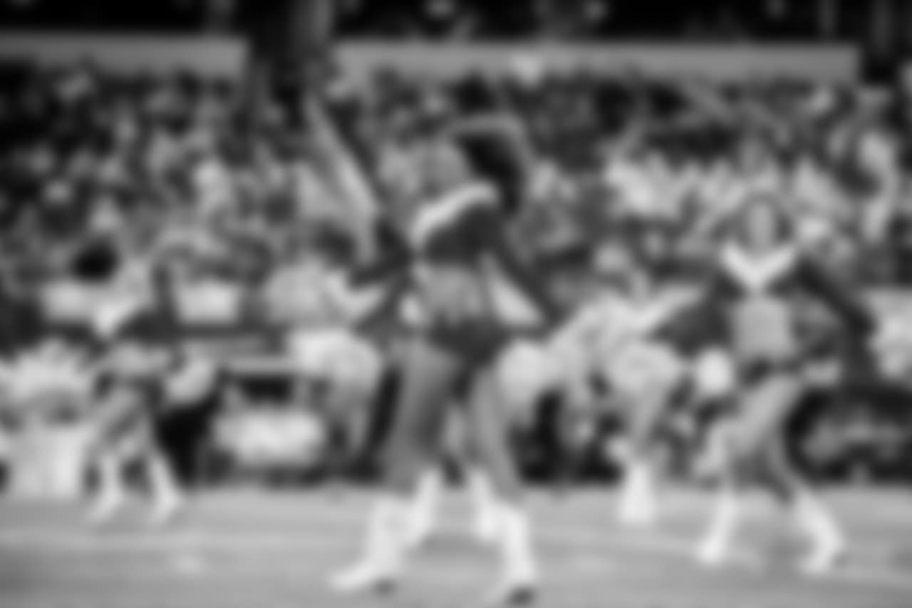 20171224_dal_cheers_selects_jj65405.jpg