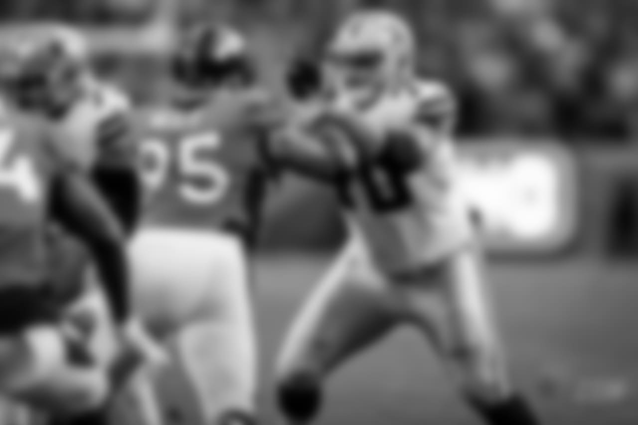 17 September 2017: Zack Martin (70)
of the Dallas Cowboys during their week 2 regular season 42-17 loss to the Denver Broncos at Sports Authority Field at Mile High in Denver, Colorado. Photo by James D. Smith/Dallas Cowboys