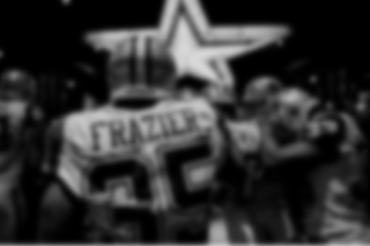 20171130_kavon_fraiser_huddle_selects_jj61563.jpg