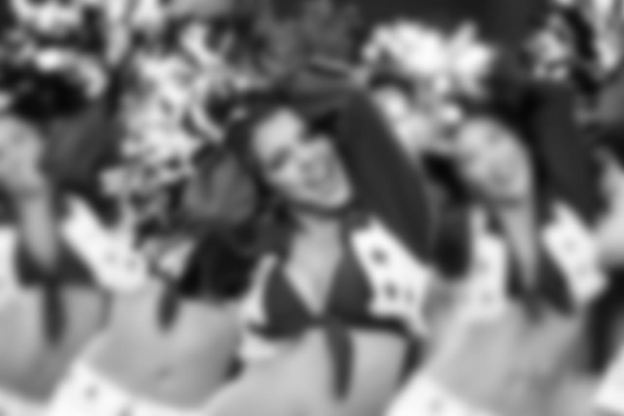 05 November 2017: Cheerleaders
of the Dallas Cowboys during their NFL week 9 regular season game 28-17 win over the Kansas City Chiefs at AT&T Stadium in Arlington, Texas. Photo by Sam Smith/Dallas Cowboys