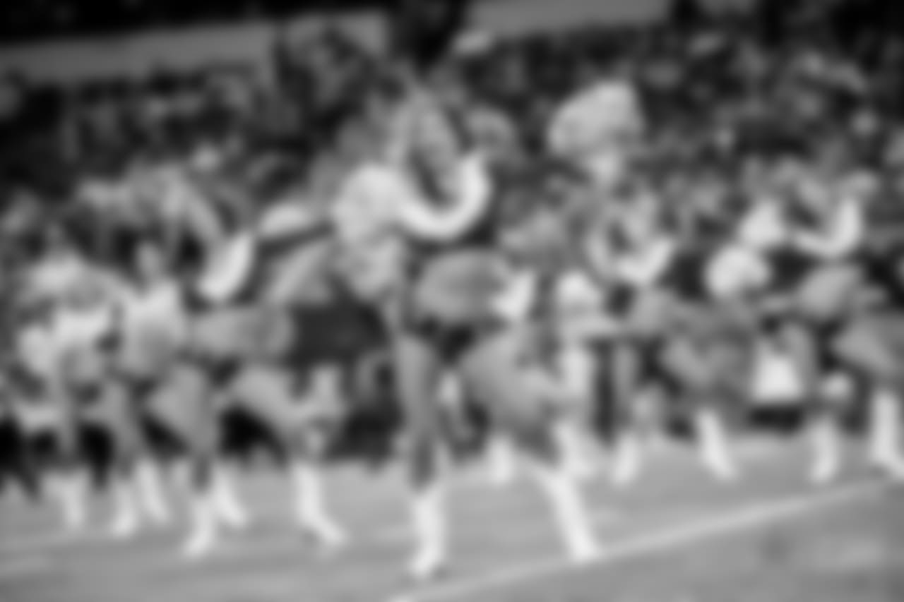 20171224_dal_cheers_selects_jj65400.jpg