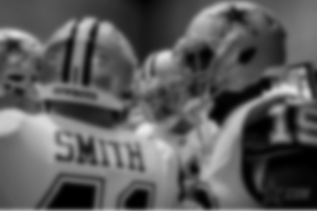 20171130_jason_witten_huddle_selects_jj61554.jpg
