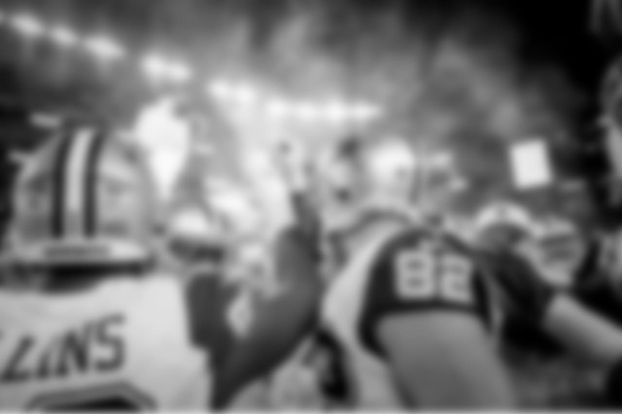 20171130_jason_witten_huddle_selects_jj61593.jpg