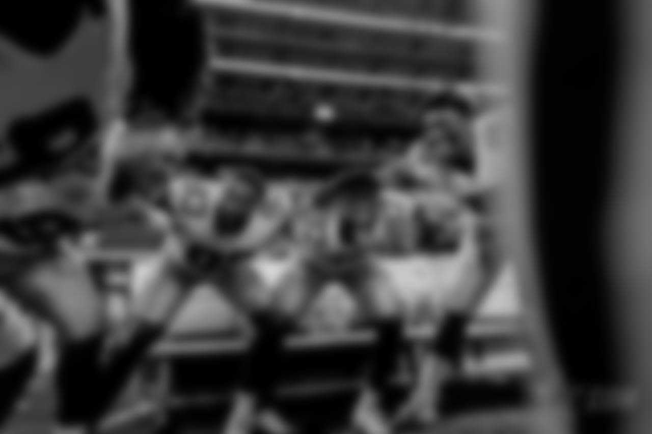 20171119_dal_defensive_huddle_selects_jj57443.jpg