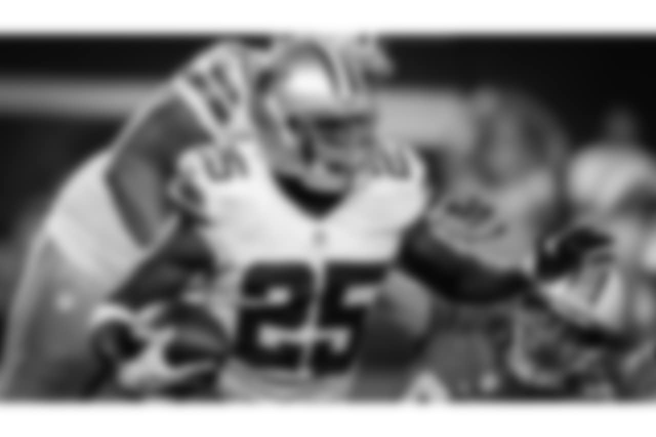 Dallas Cowboys running back Lance Dunbar (25) carries the ball during the second half of a preseason NFL football game against the Miami Dolphins Wednesday, Aug. 29, 2012, in Arlington, Texas. (AP Photo/Sharon Ellman)