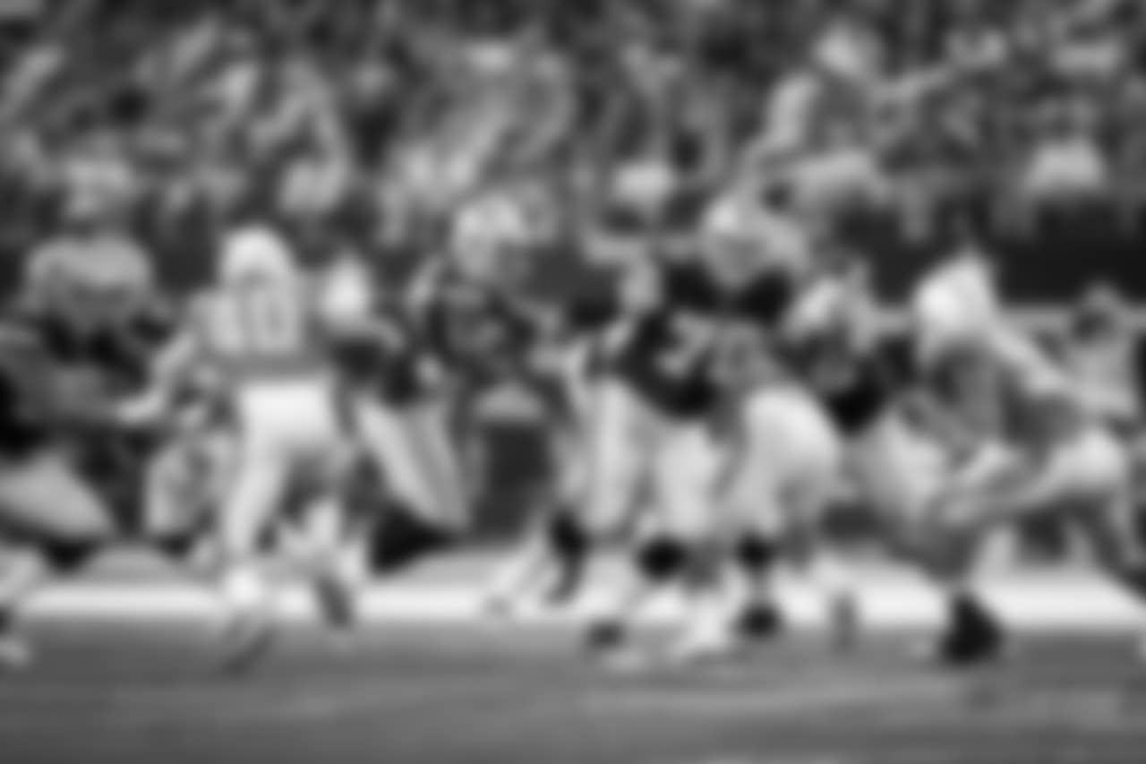 23 November 2017: Zack Martin (70)
of the Dallas Cowboys during their NFL week 12 regular season 28-6 loss to the Los Angeles Chargers at AT&T Stadium in Arlington, Texas. Photo by James D. Smith/Dallas Cowboys