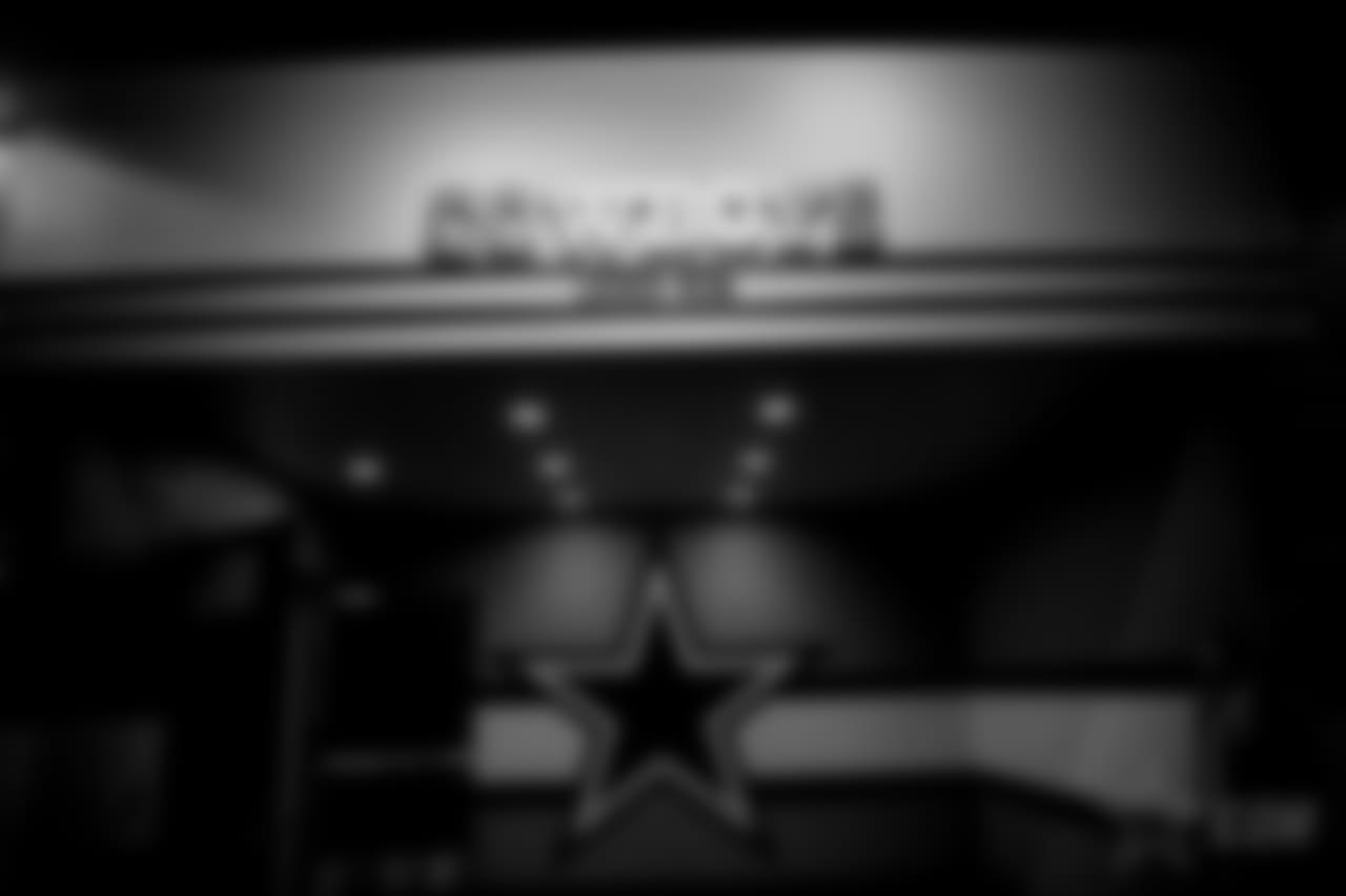 20171130_locker_room_selects_jj61886.jpg