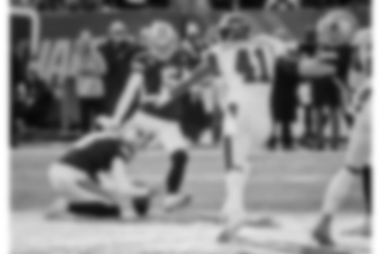 Dallas Cowboys kicker Dan Bailey (5) attempts a field goal against the New York Giants during the second quarter of an NFL football game, Sunday, Dec. 10, 2017, in East Rutherford, N.J. (AP Photo/Bill Kostroun)