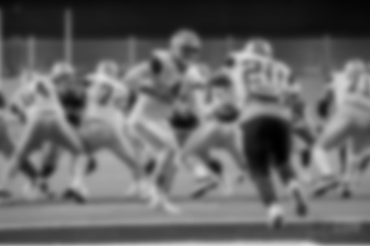 20170828_dal_dak_prescott_selects_jj37971.jpg