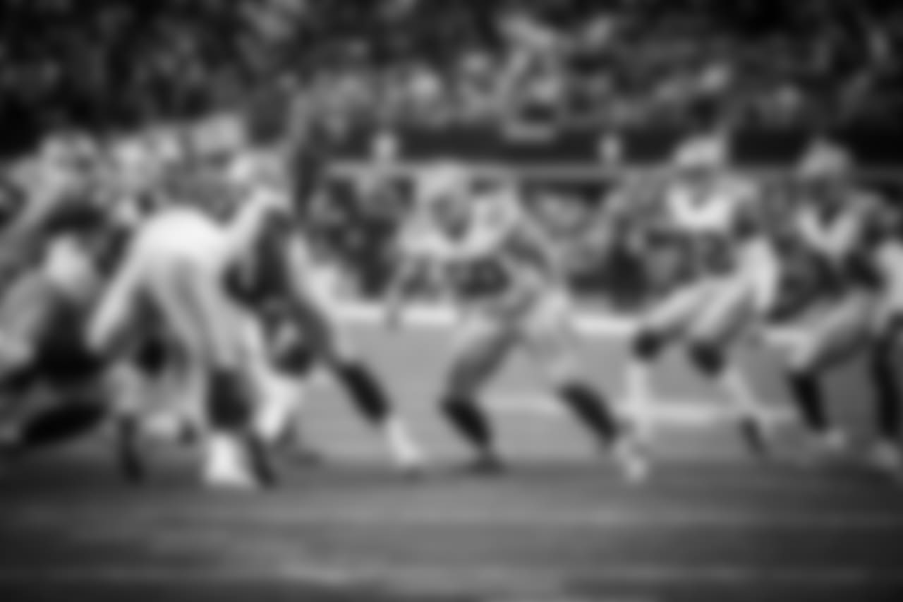 20161009_dal_vs_cin_sean_lee_selects_jj1985.jpg