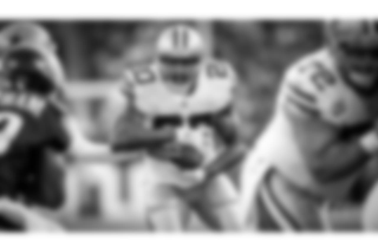 Dallas Cowboys running back Darren McFadden (20) takes a handoff during a 2016 NFL week 17 regular season game against the Philadelphia Eagles, Sunday, Jan. 1, 2017 in Philadelphia, Penn. The Eagles defeated the Cowboys, 27-13. (James D. Smith via AP)