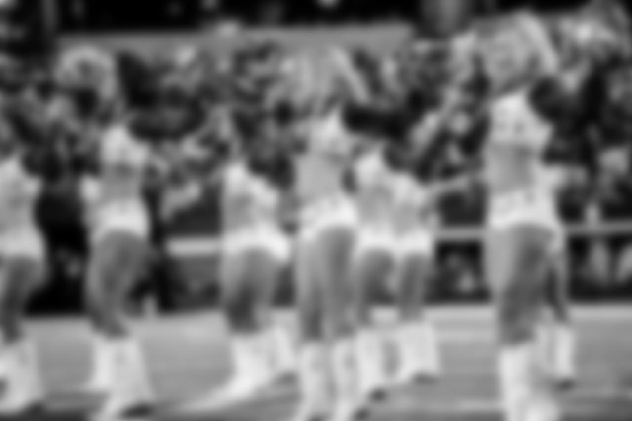 20171224_dal_cheers_selects_jj65374.jpg