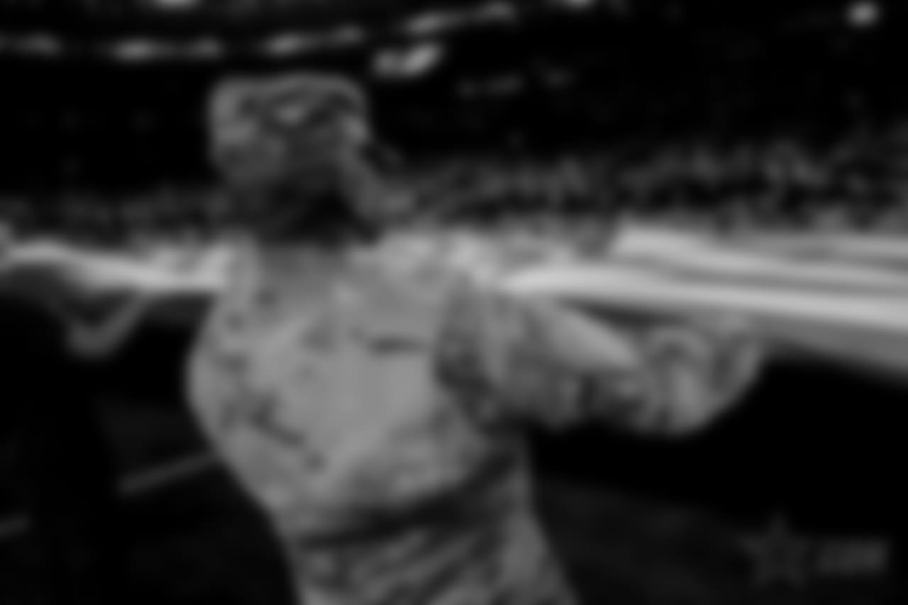 20171119_dal_anthem_selects_jj57374.jpg