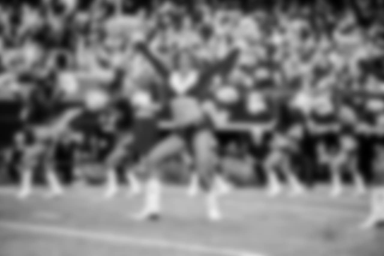20171224_dal_cheers_selects_jj65387.jpg