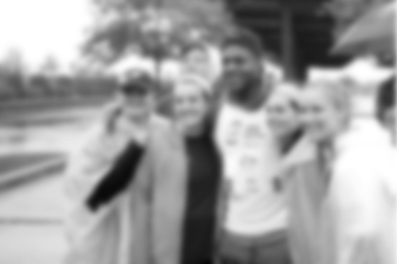 S Rodney McLeod with a group of fans.