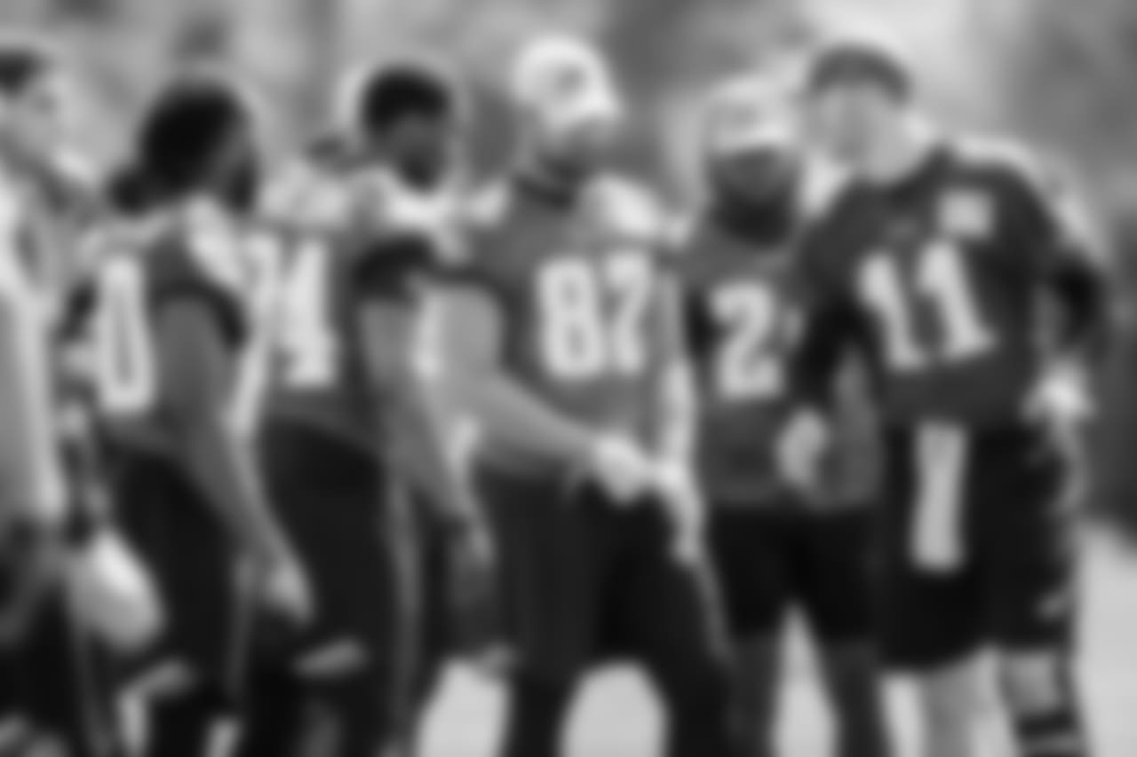 QB Carson Wentz chats with a few of his receivers.