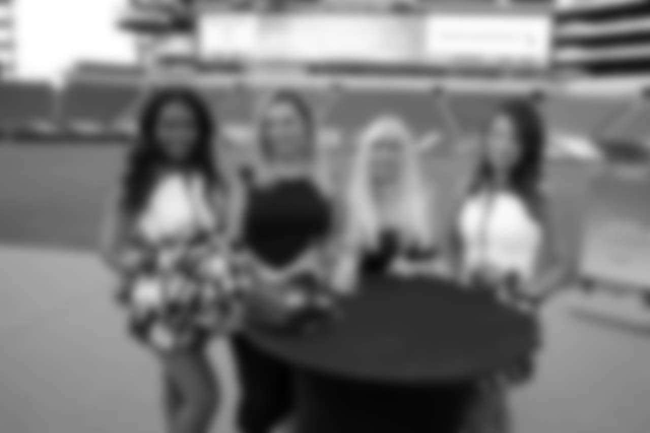 Eagles cheerleaders Shardae and Snow