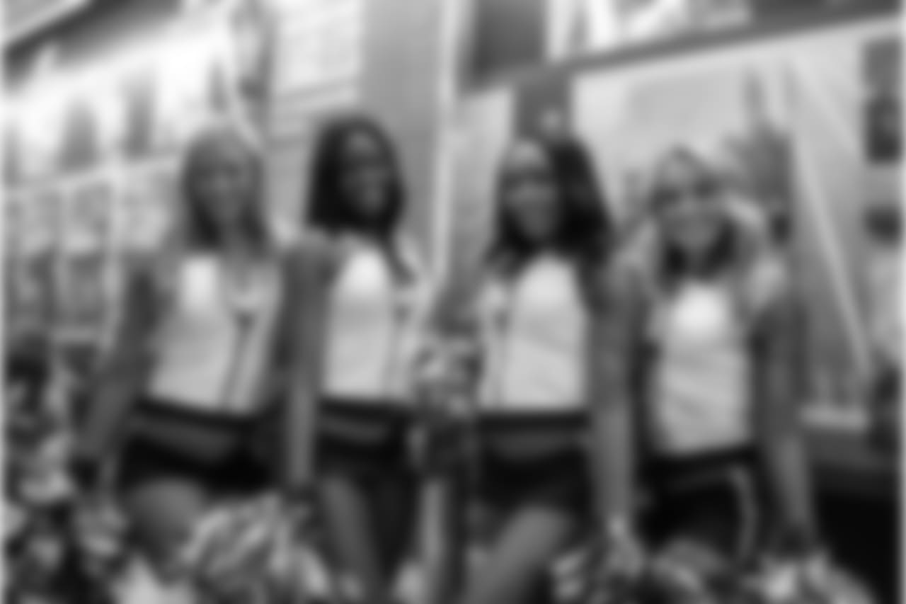 Eagles cheerleaders