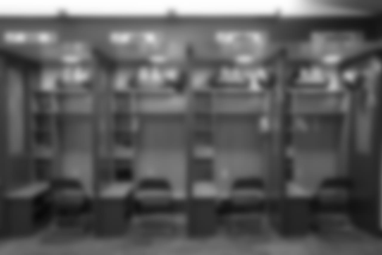 T Halapoulivaati Vaitai, G Brandon Brooks, G Isaac Seumalo, G/C Stefen Wisniewski