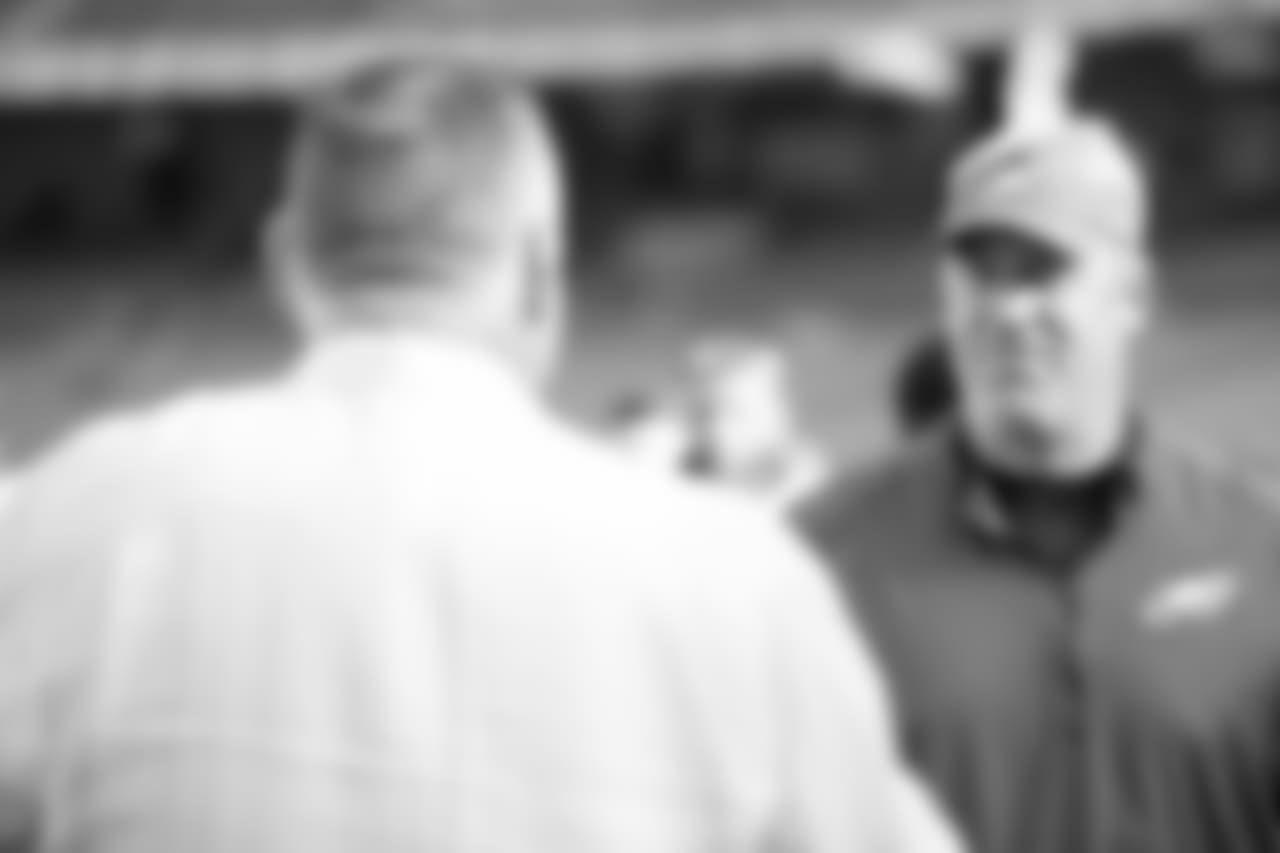 Angels manager Mike Scioscia and Doug Pederson