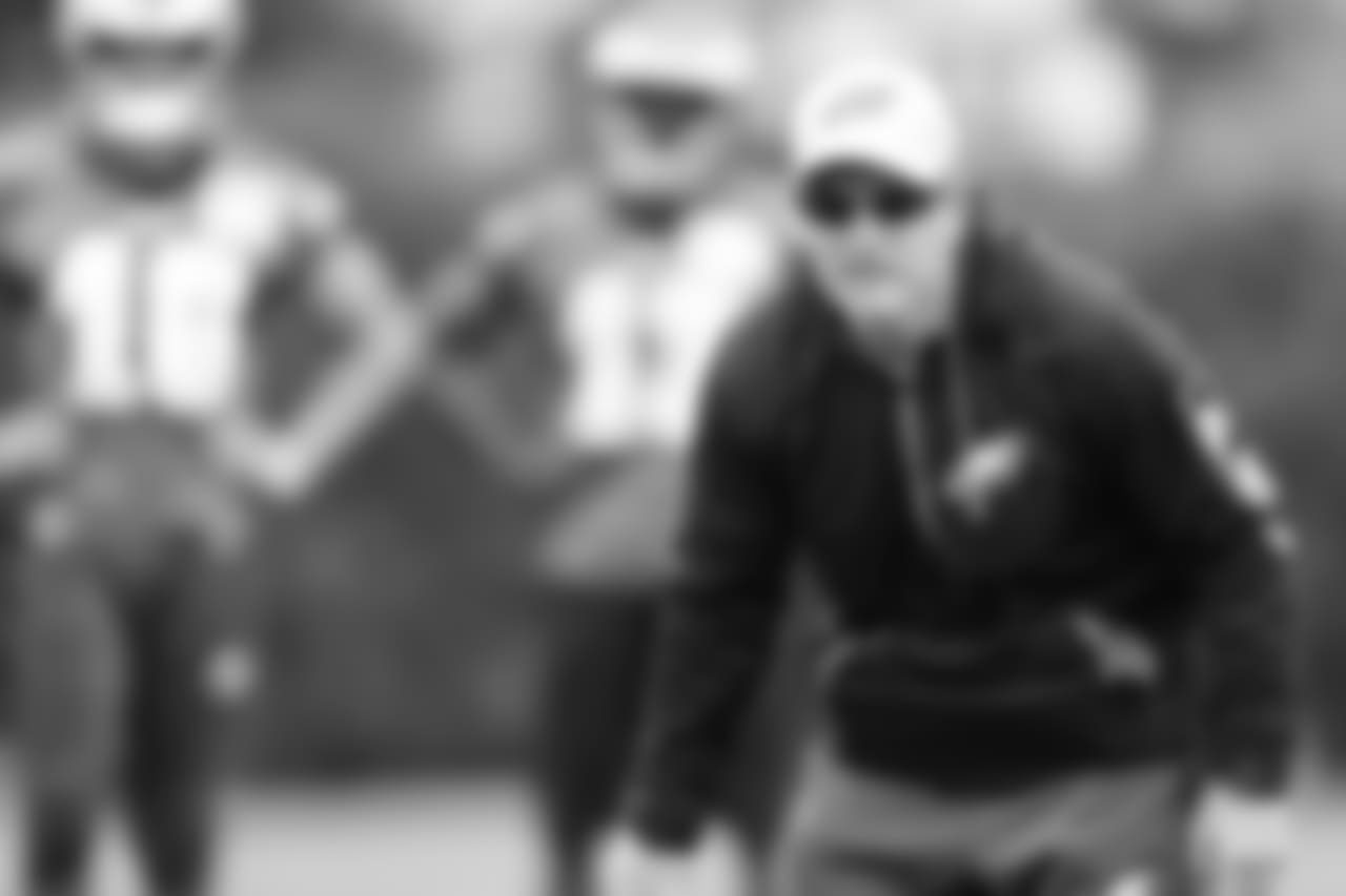 Wide receivers coach Gunter Brewer