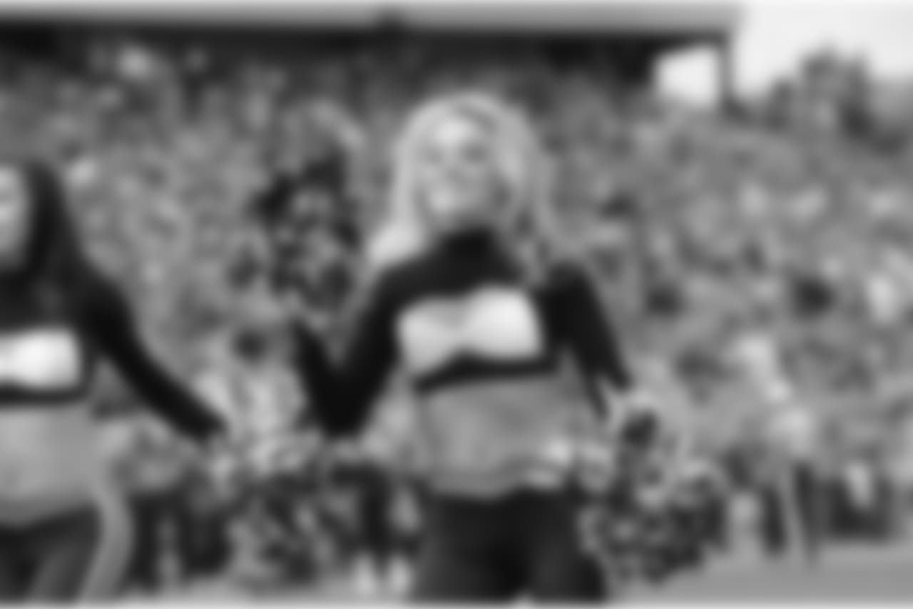 Jillian performs at the end of the first quarter