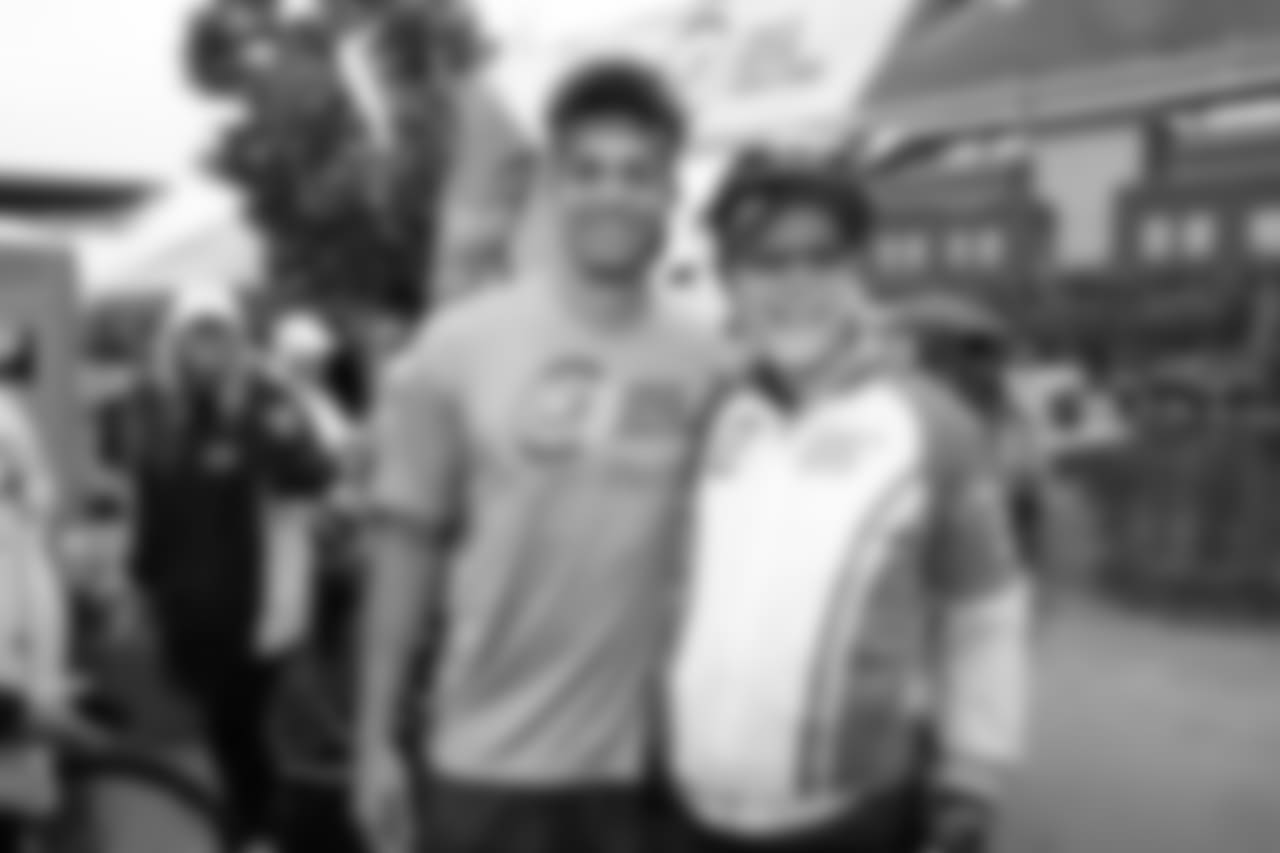 Mack Hollins meeting riders