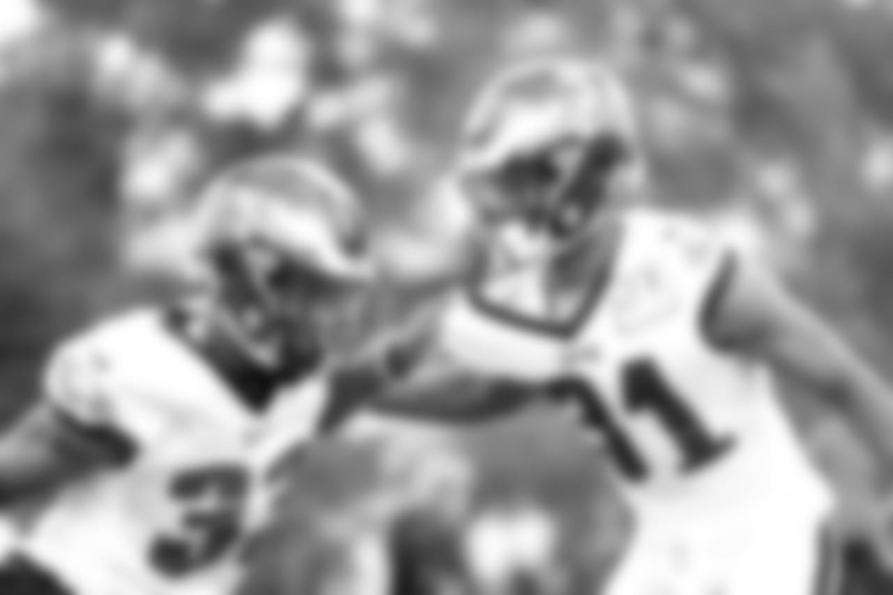 CB De'Vante Bausby (left) and Jalen Mills