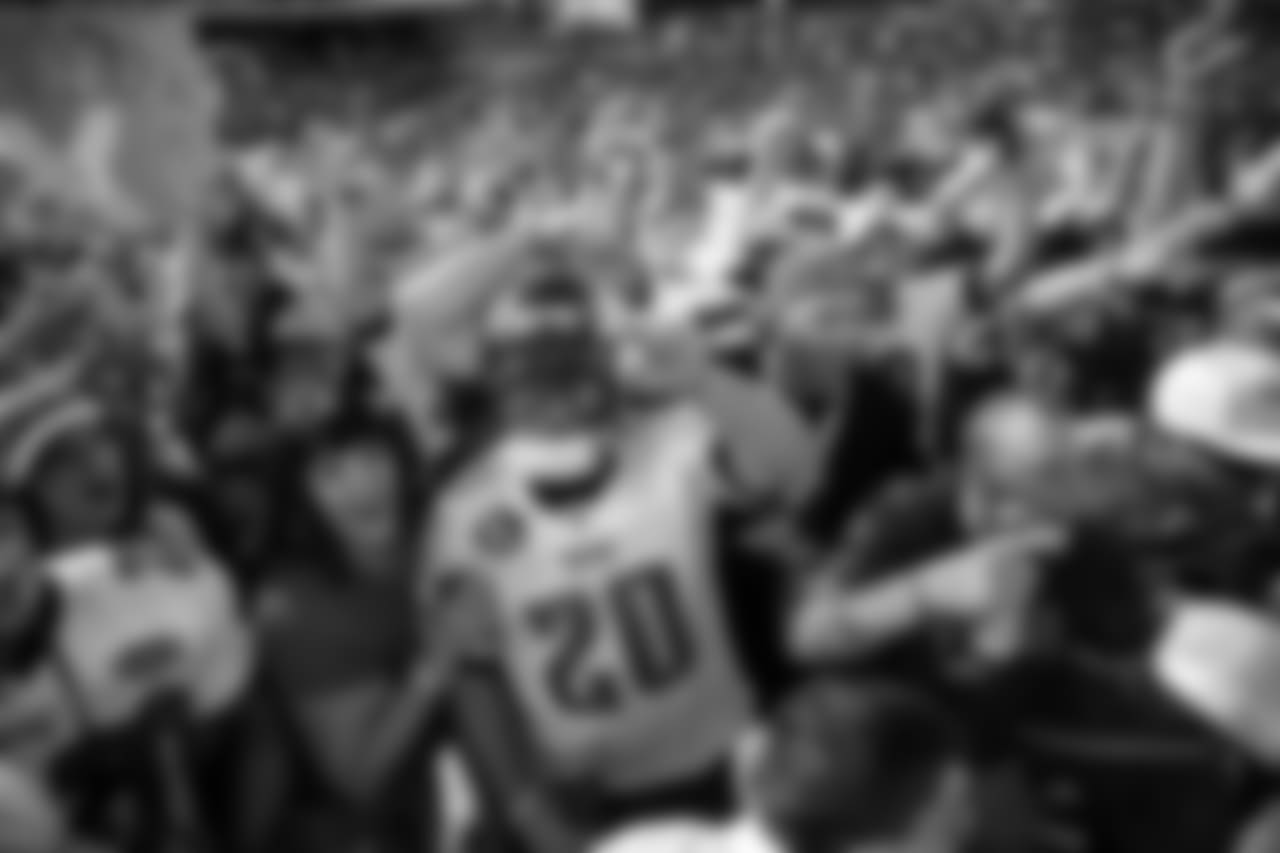 Eagles fans hung on Brian Dawkins' every word