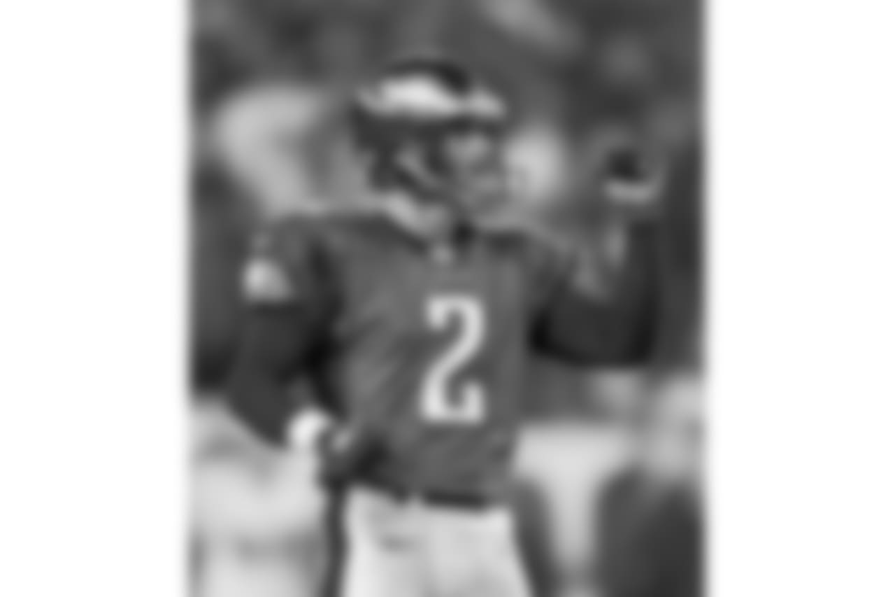 Akers earned five Pro Bowl appearances as an Eagle in 2001, 2002, 2004, 2009, 2010.