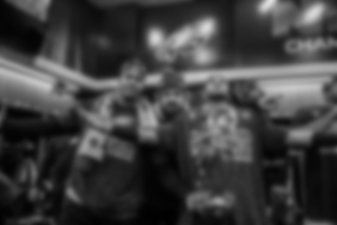 Linebackers Jordan Hicks, Joe Walker, and Kamu Grugier-Hill