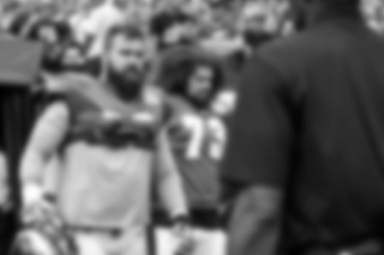 C Jason Kelce (left) and G Isaac Seumalo