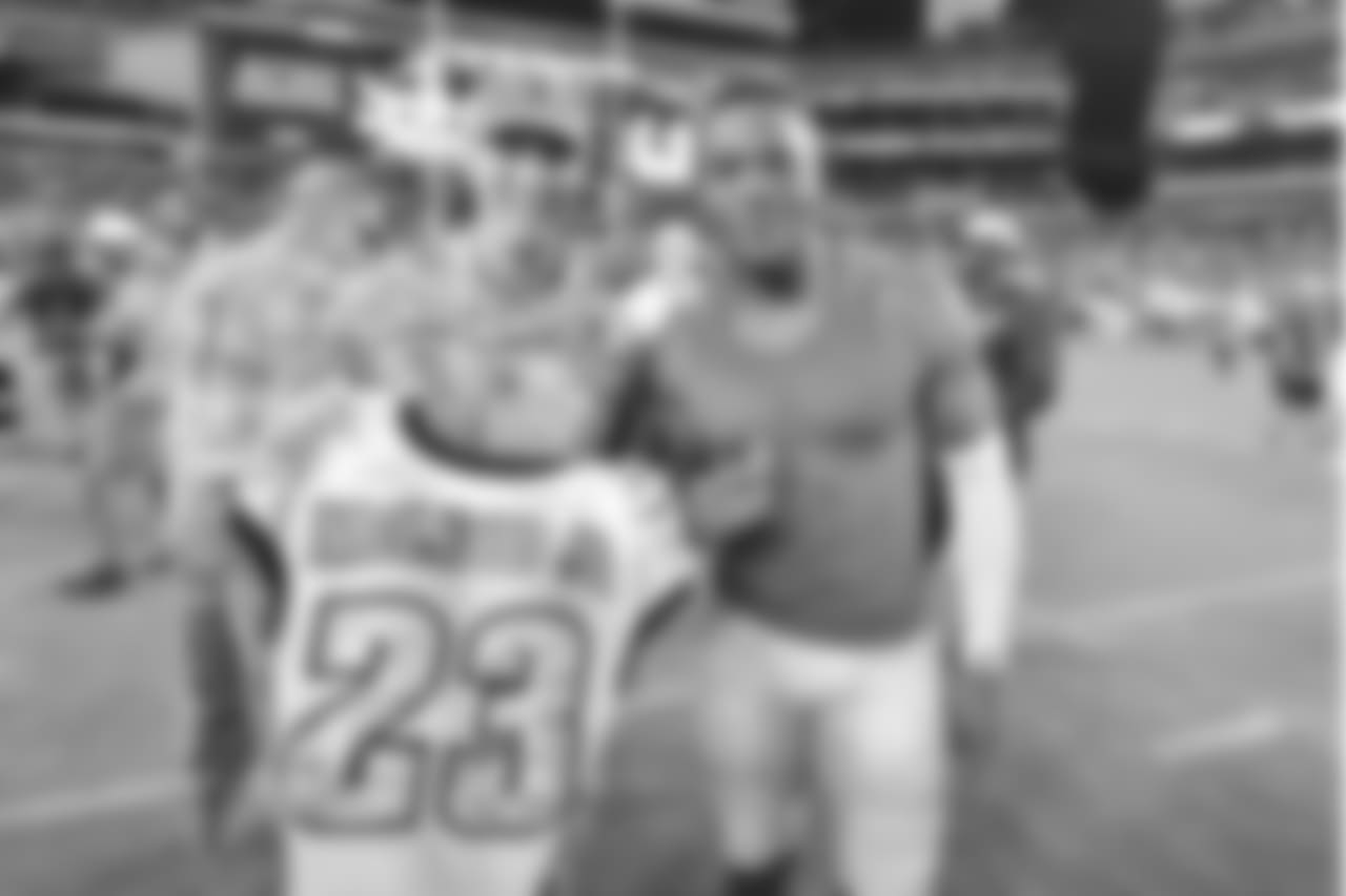 S Rodney McLeod gives his jersey to a soldier.