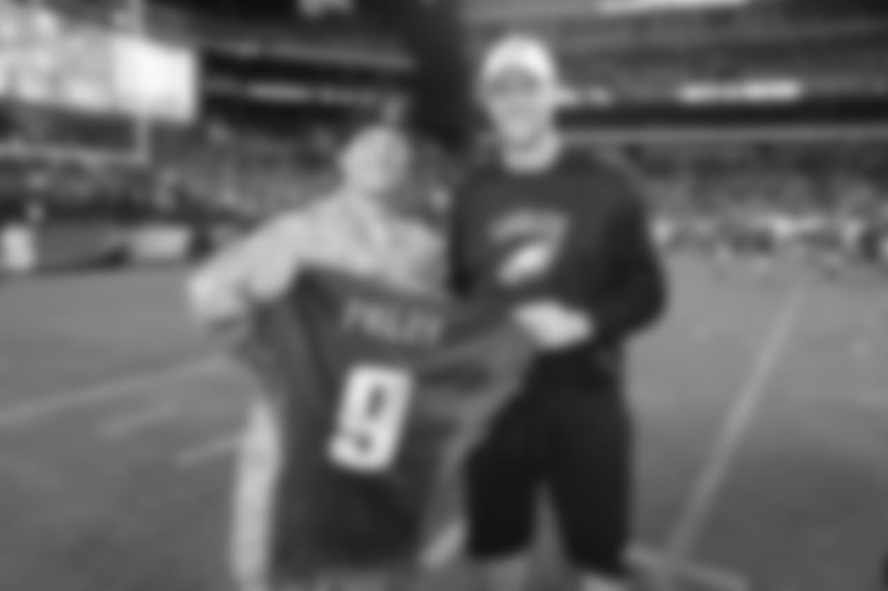 QB Nick Foles poses for a picture with a military member.
