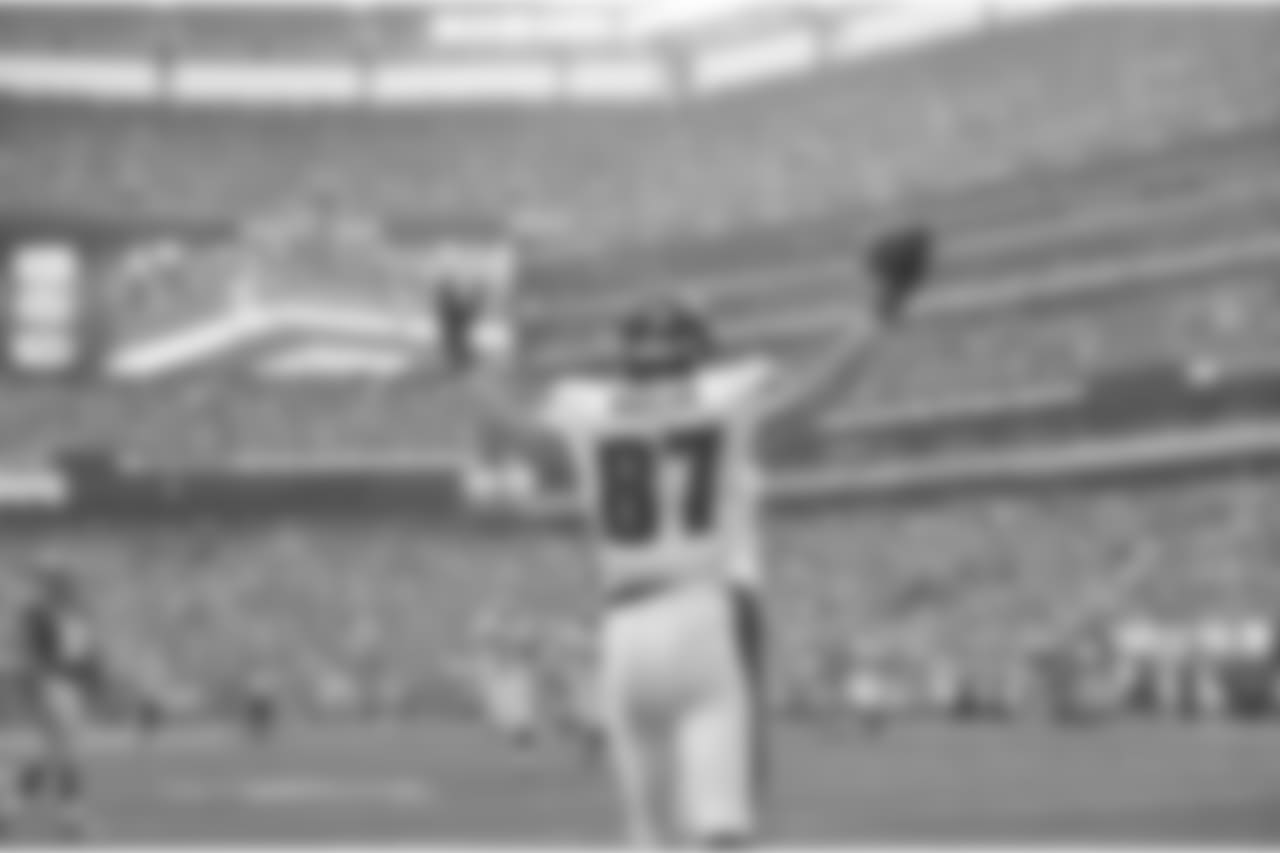 Celek notched two straight 100-yard receiving games in 2009, the first Eagles tight end to do so since Pete Retzlaff in 1965