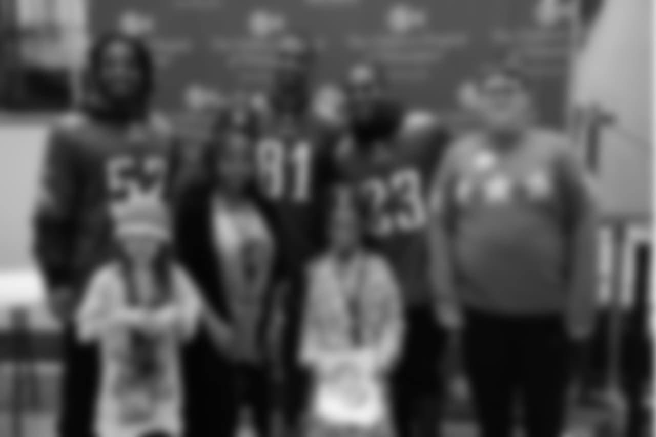 All the players had a great time visiting with the kids!