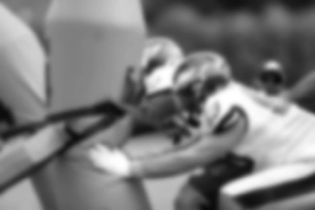 DE Derek Barnett