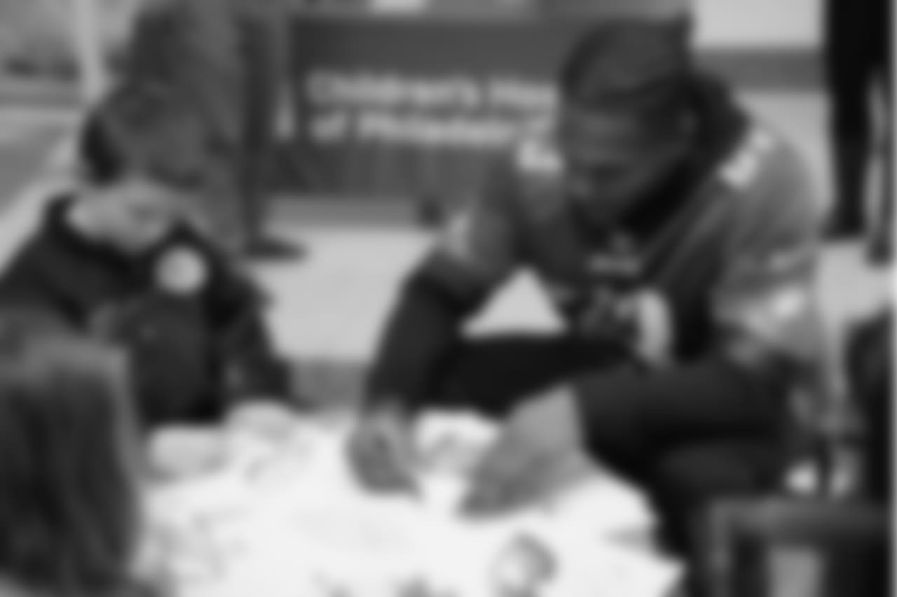 The Eagles, inclduing Najee Goode, Jordan Hicks, Jordan Matthews and Rodney McLeod, made a surprise visit to The Children's Hospital of Philadelphia on December 27.