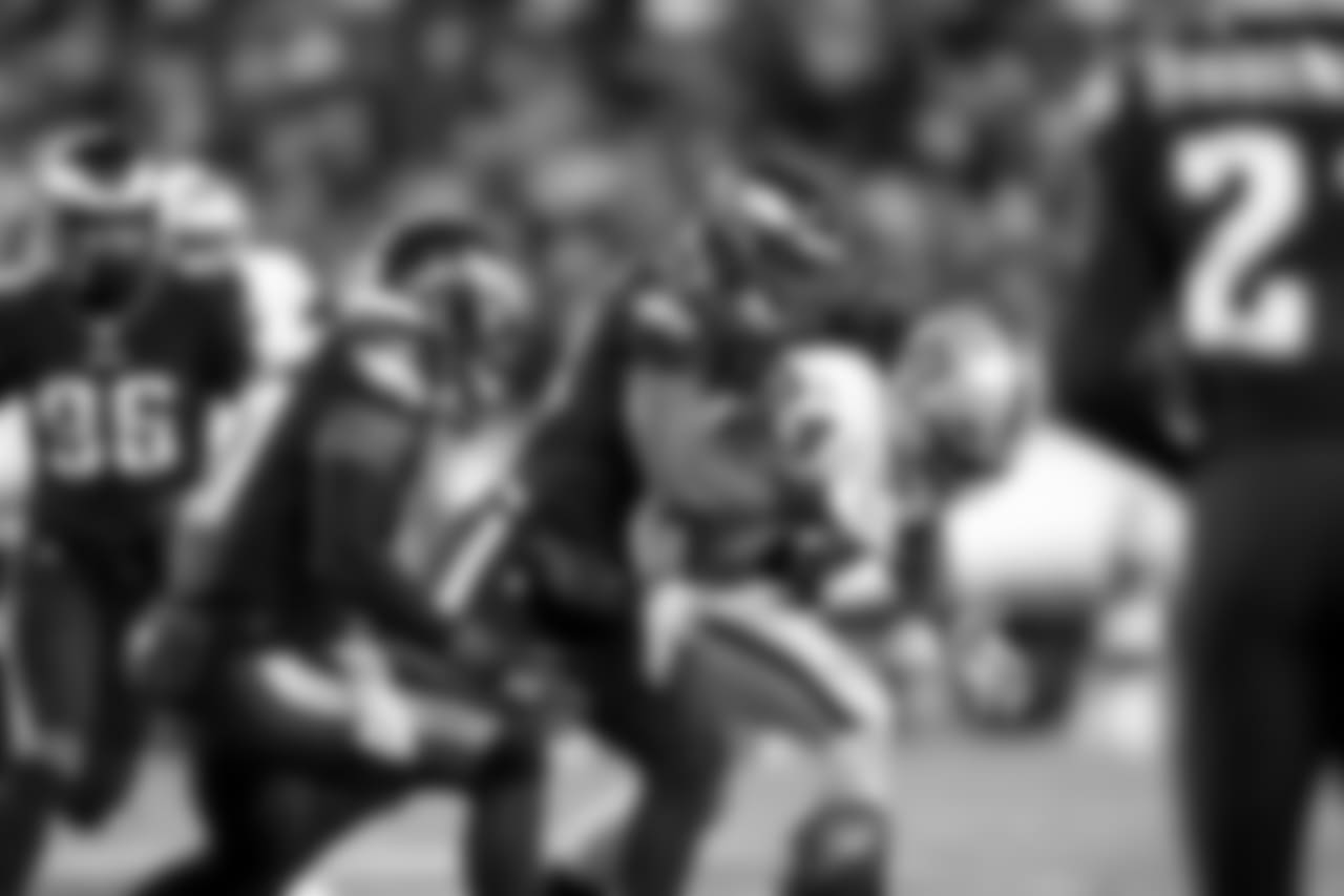 LB Nigel Bradham