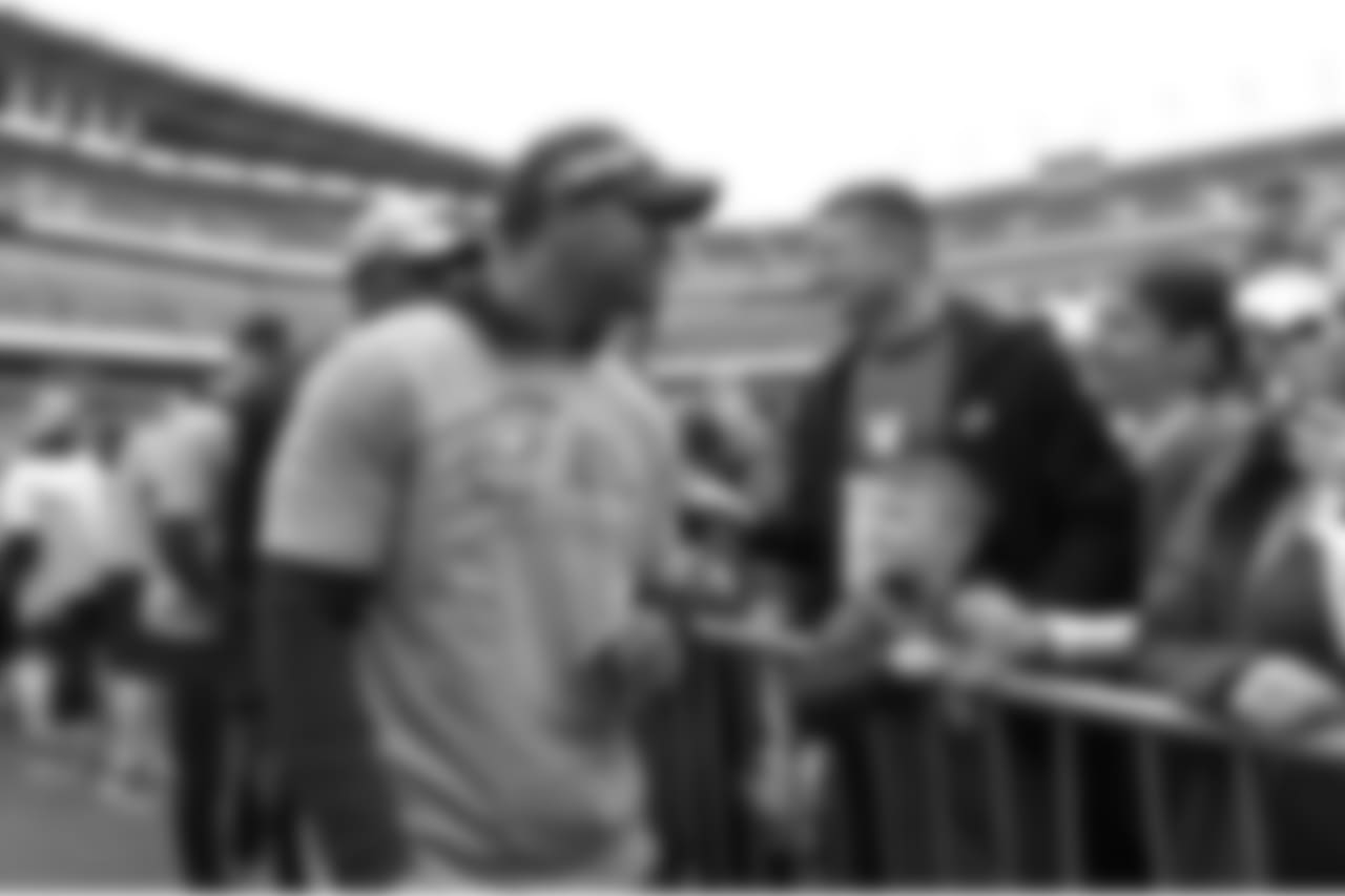 LB Jordan Hicks greets the fans.