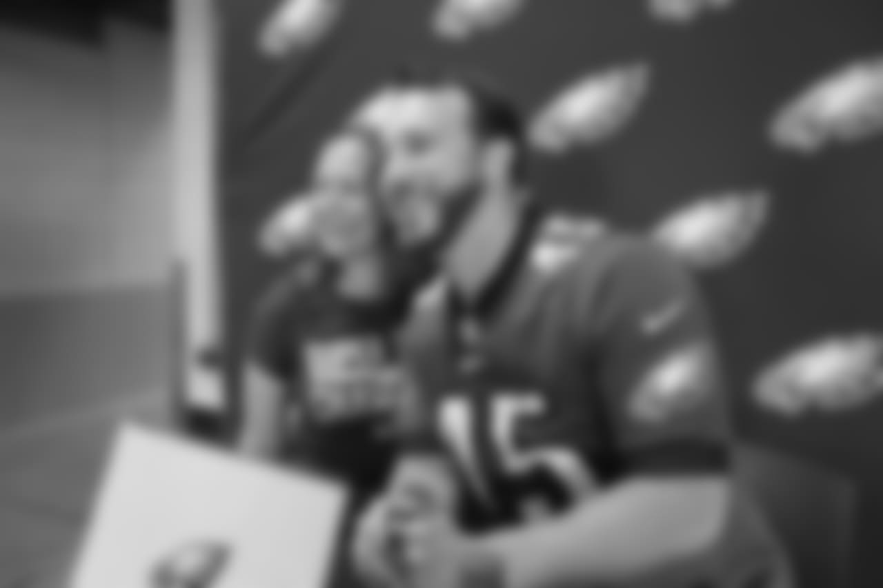 LS Rick Lovato signs autographs for fans