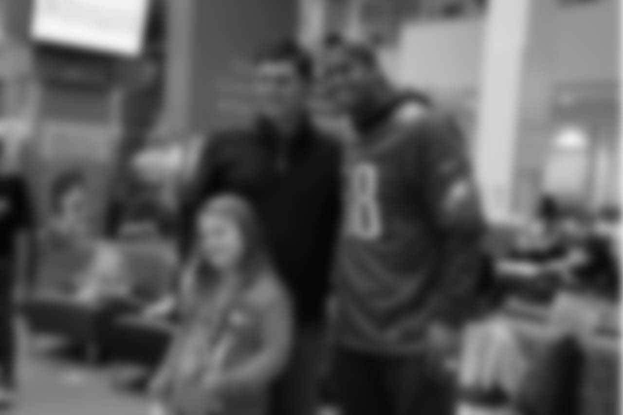 The players also did their best to bring the magic of the holiday season to the kids.