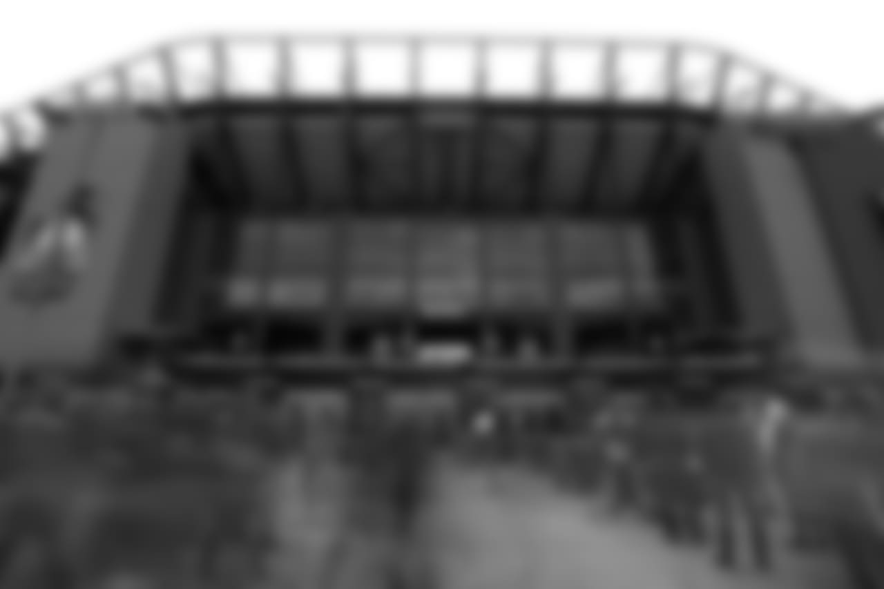 Fans filing into Lincoln Financial Field for a night of rock!