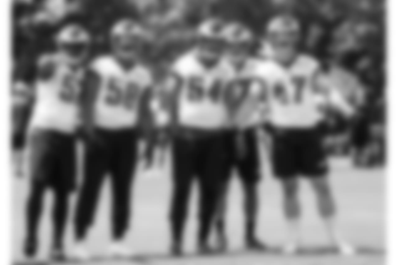 The Eagles linebackers posing for a group photo.