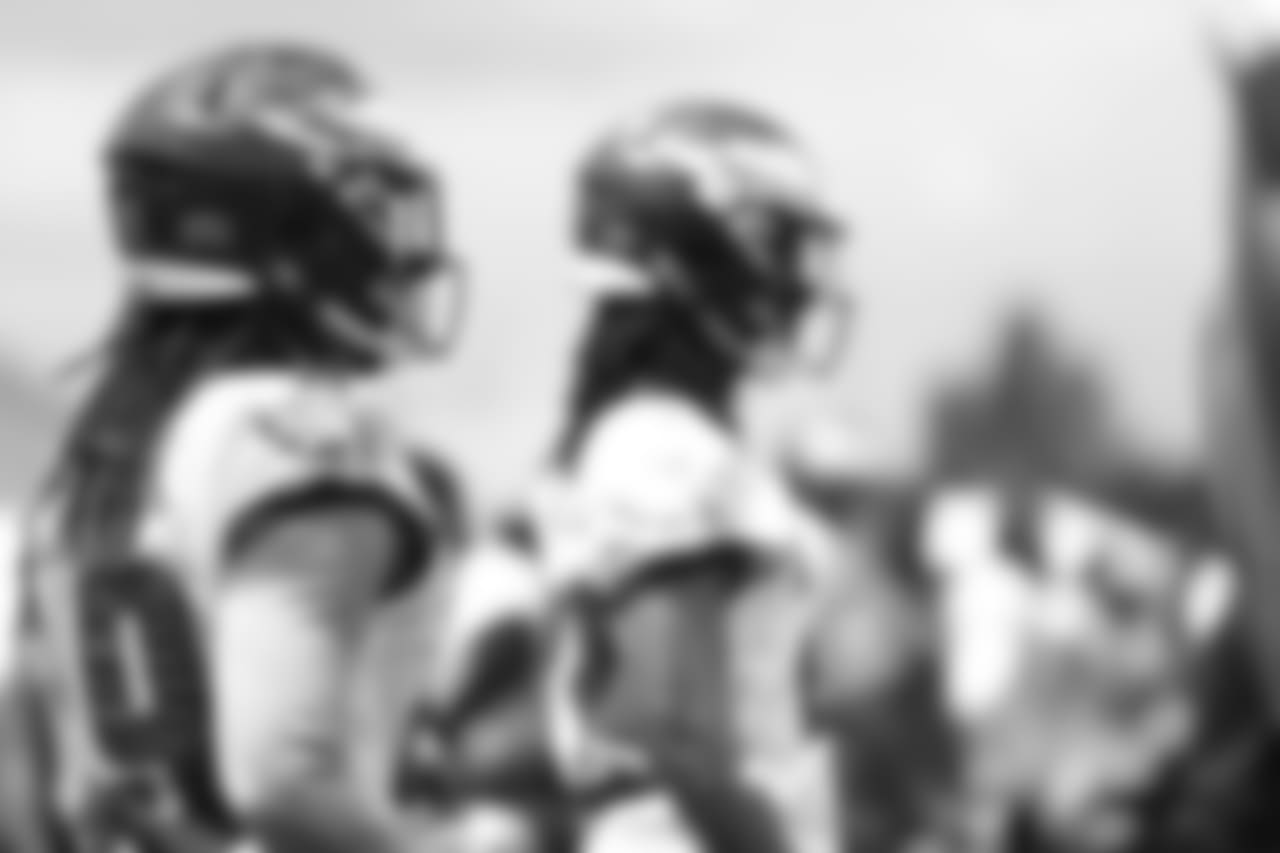CB Avonte Maddox (left)